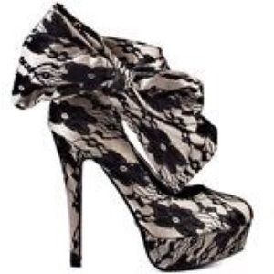 Sexy black lace heels!! Hello GNO!!